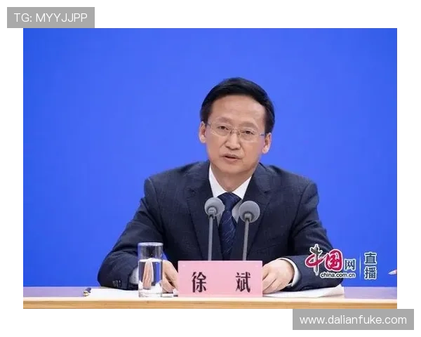 南通支云队医朱月成徐斌紧急救助同车乘客突发急性胃病展现专业风采 南通支云队医朱月成徐斌紧急救助同车乘客突发急性胃病展现专业风采